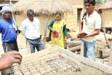 निमार्ण कार्यहरूकाे  अनुगमन गर्दैकाे तस्वीर