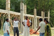 निमार्ण कार्यहरूकाे  अनुगमन गर्दैकाे तस्वीर