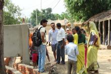 निमार्ण कार्यहरूकाे  अनुगमन गर्दैकाे तस्वीर
