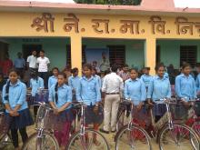 छात्राहरूलार्इ साइकल वितरणा काे तस्वीर