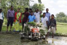  Rice Transplantor Machine काे तस्वीर